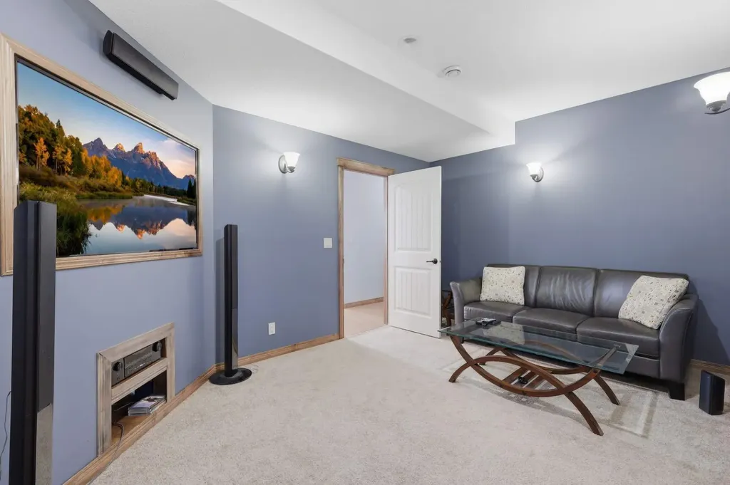 8 Laurel Close Sylvan Lake AB T4S 0B3