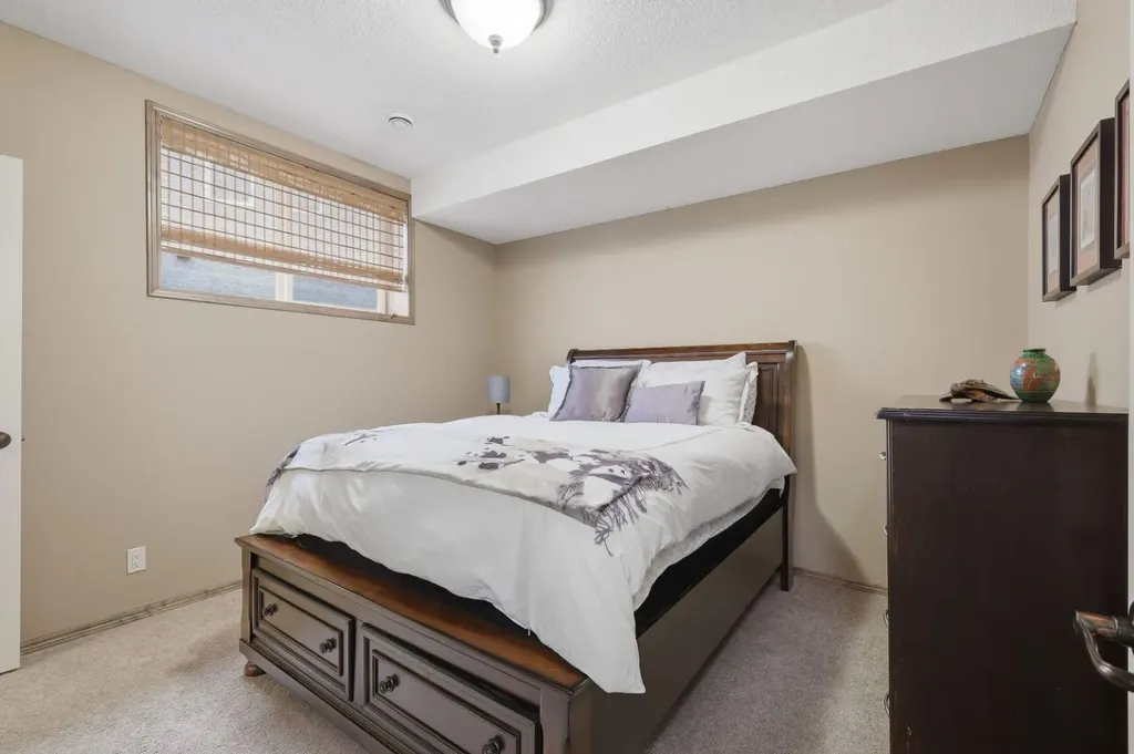 8 Laurel Close Sylvan Lake AB T4S 0B3