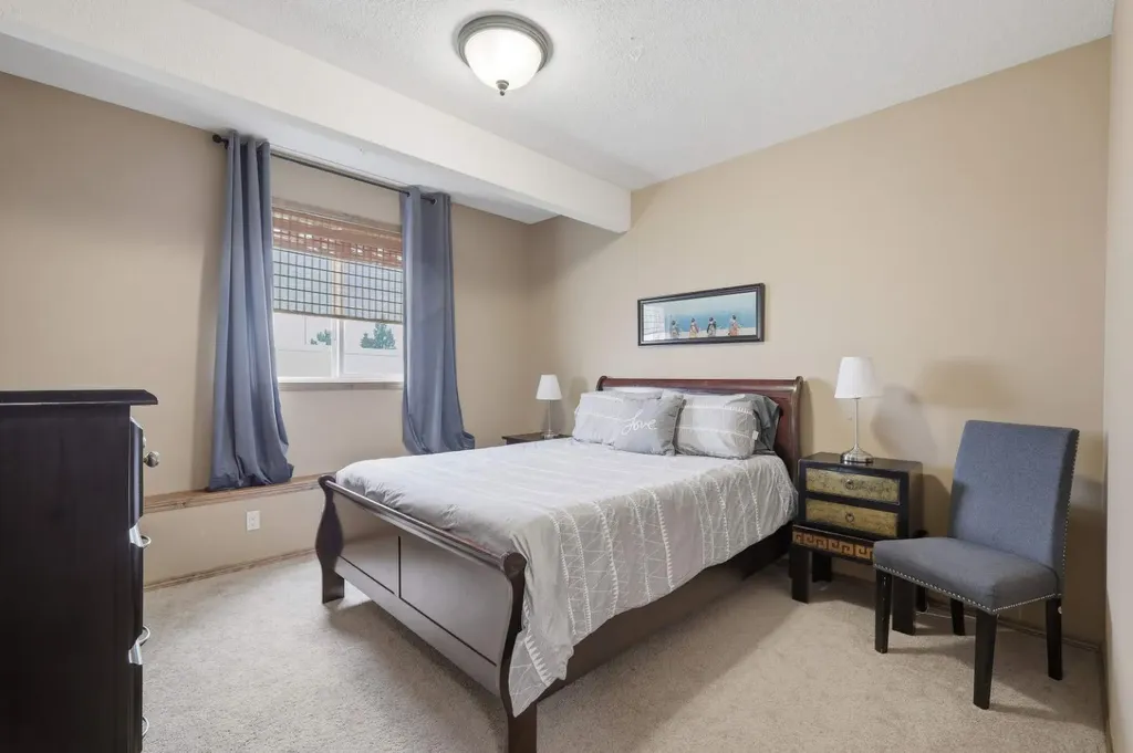 8 Laurel Close Sylvan Lake AB T4S 0B3