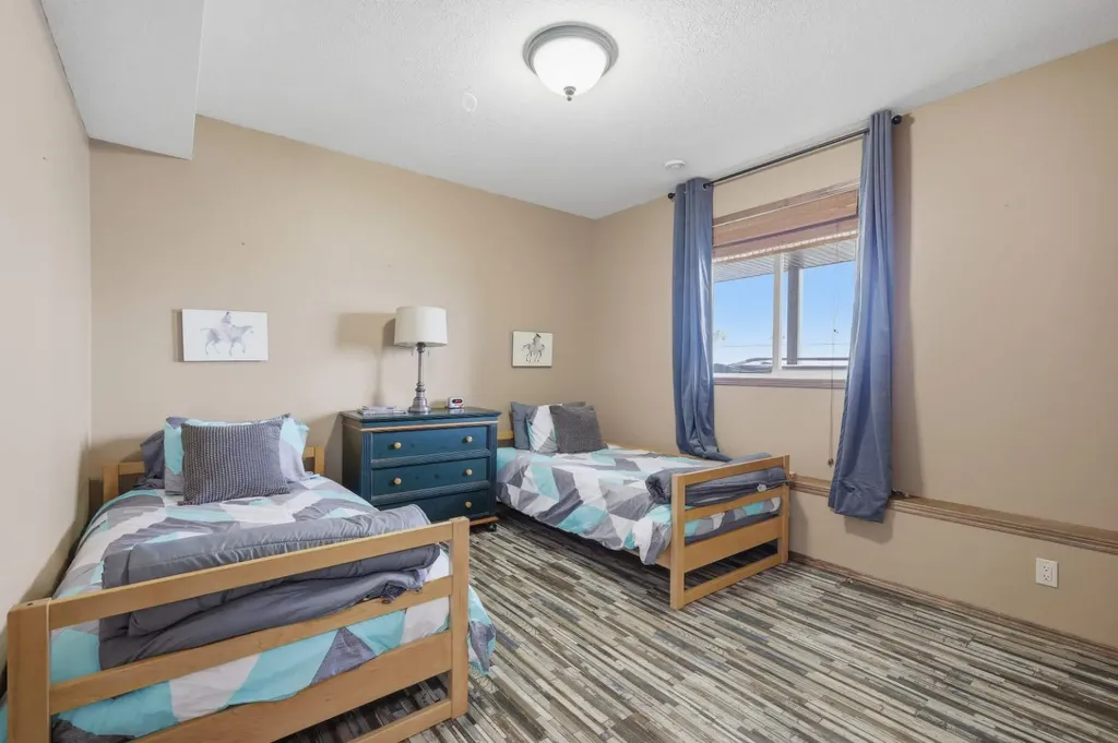 8 Laurel Close Sylvan Lake AB T4S 0B3