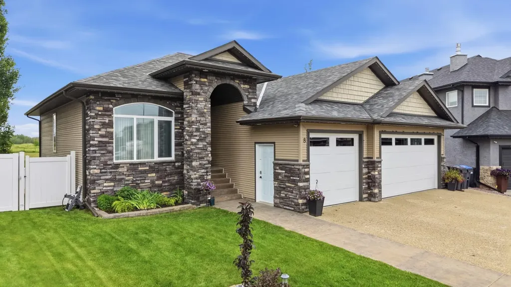 8 Laurel Close Sylvan Lake AB T4S 0B3