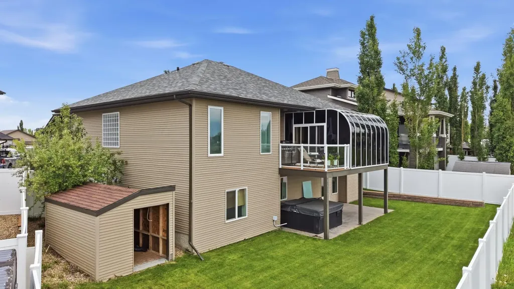 8 Laurel Close Sylvan Lake AB T4S 0B3