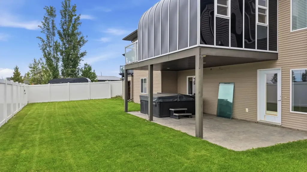 8 Laurel Close Sylvan Lake AB T4S 0B3