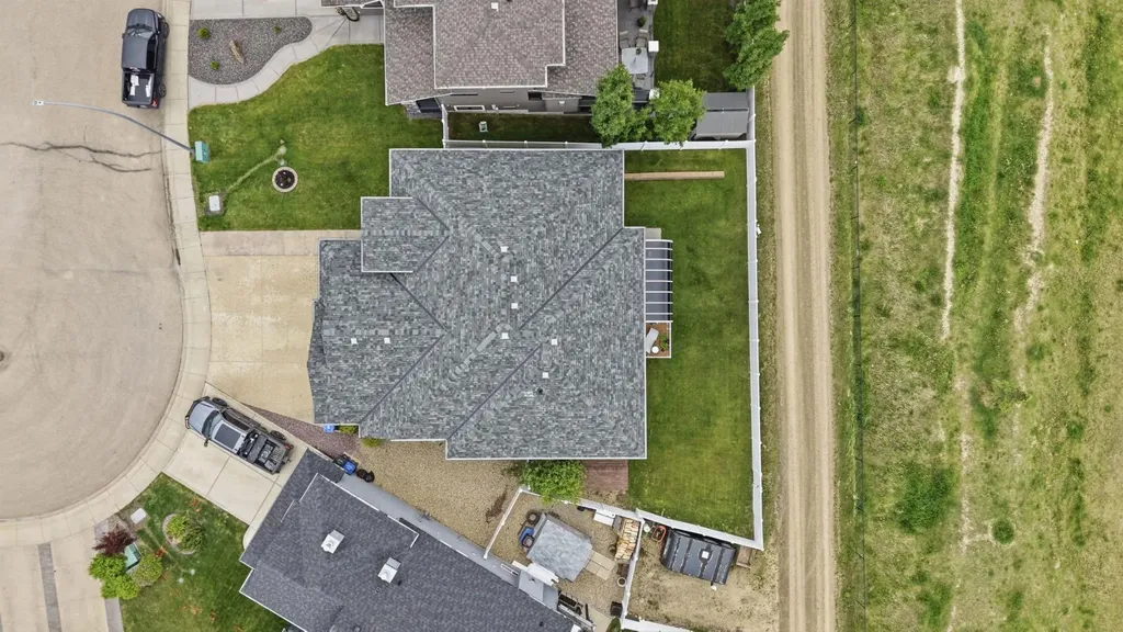 8 Laurel Close Sylvan Lake AB T4S 0B3
