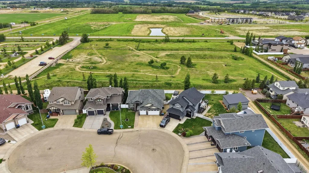 8 Laurel Close Sylvan Lake AB T4S 0B3