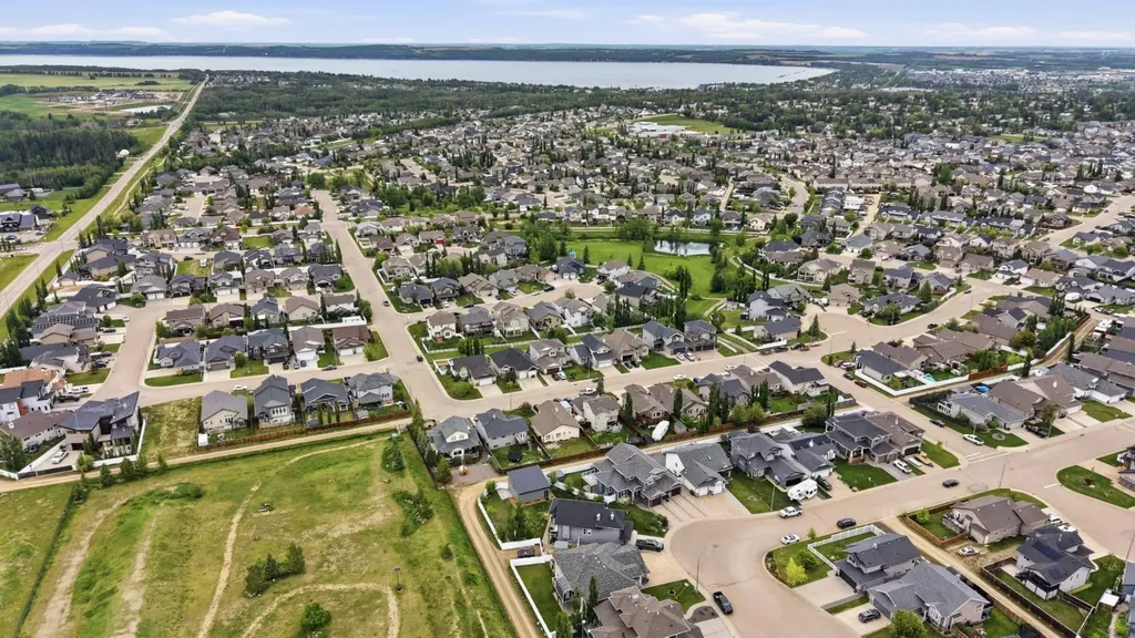 8 Laurel Close Sylvan Lake AB T4S 0B3