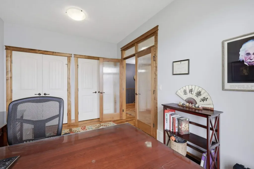8 Laurel Close Sylvan Lake AB T4S 0B3