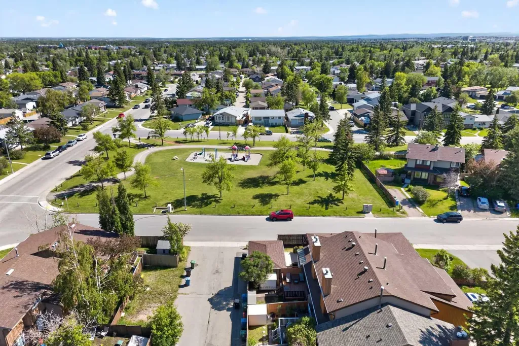 204 Whiteridge Place NE Calgary AB T1Y4K3