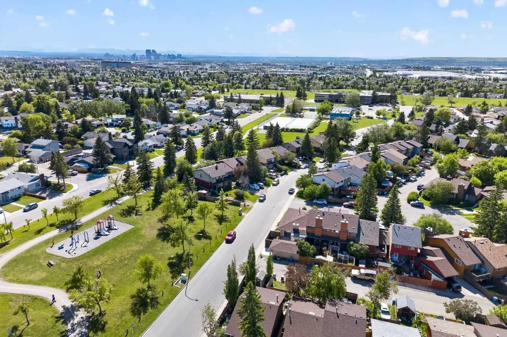 204 Whiteridge Place NE Calgary AB T1Y4K3