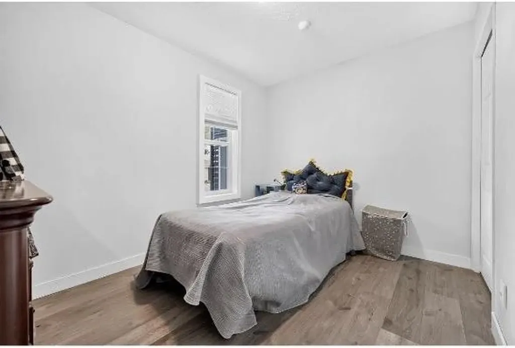 104 Silver Springs Green NW Calgary AB T3B 3Y9