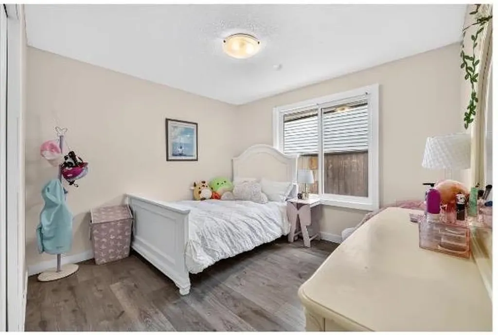 104 Silver Springs Green NW Calgary AB T3B 3Y9