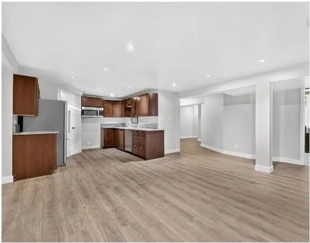 104 Silver Springs Green NW Calgary AB T3B 3Y9