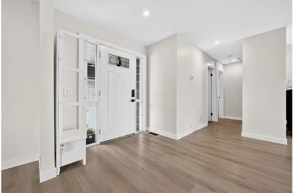 104 Silver Springs Green NW Calgary AB T3B 3Y9