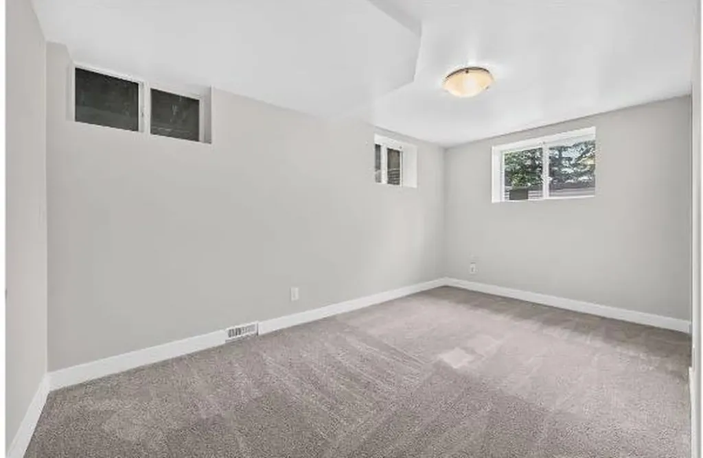 104 Silver Springs Green NW Calgary AB T3B 3Y9