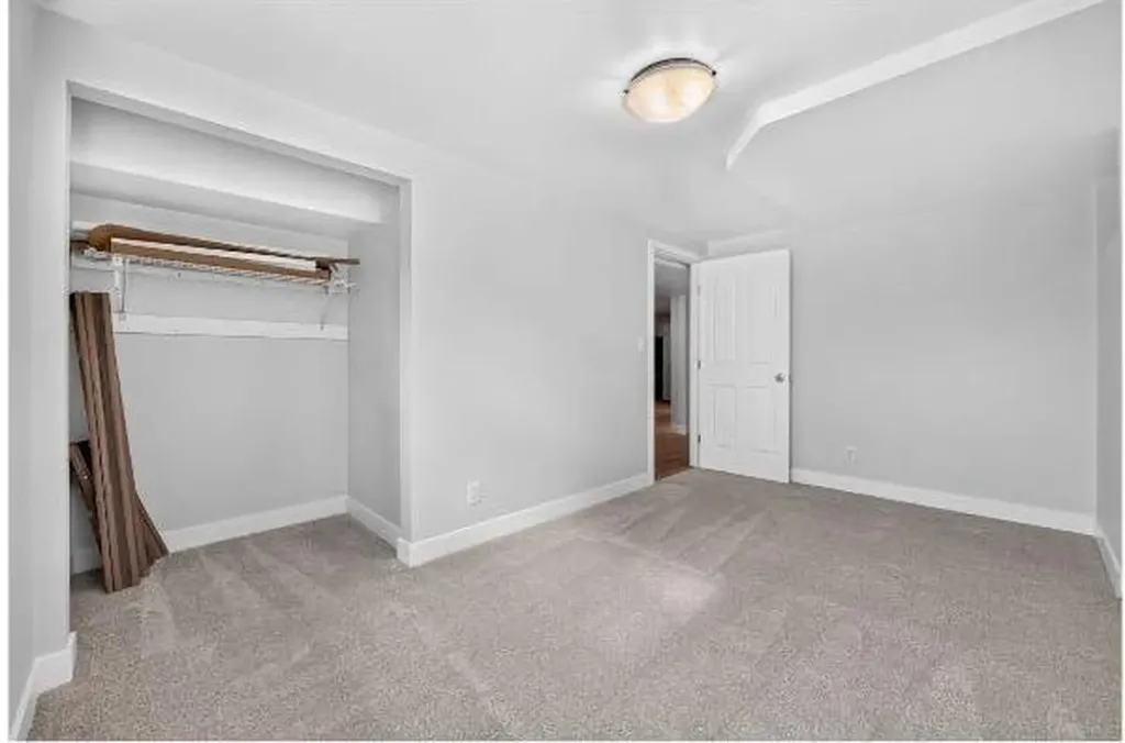 104 Silver Springs Green NW Calgary AB T3B 3Y9