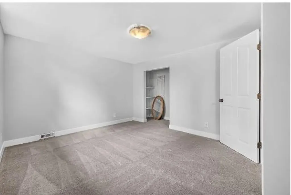 104 Silver Springs Green NW Calgary AB T3B 3Y9