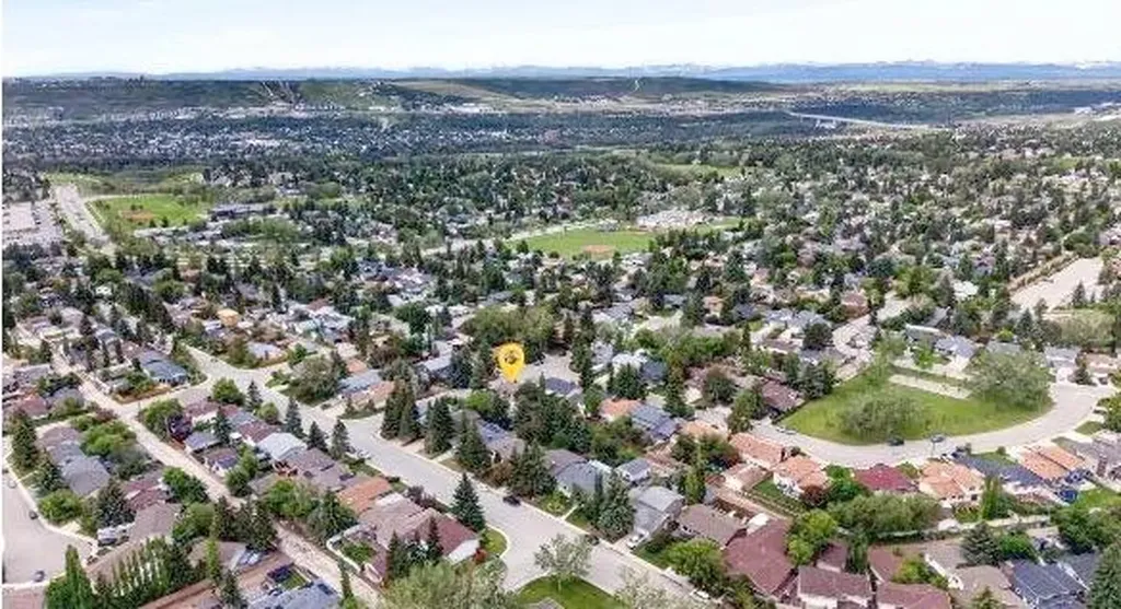 104 Silver Springs Green NW Calgary AB T3B 3Y9