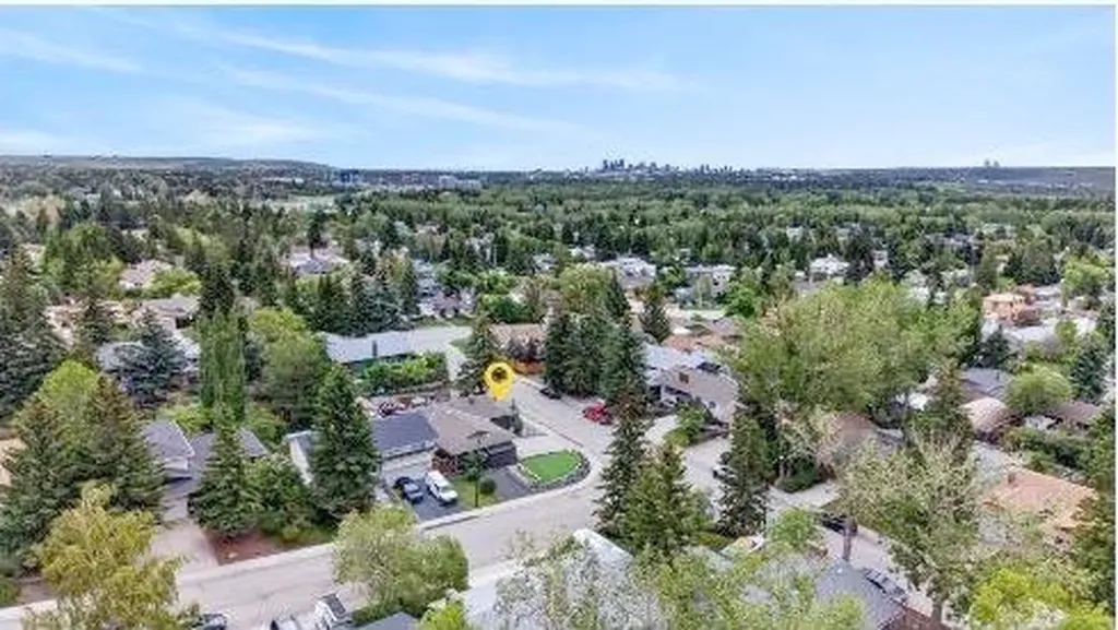 104 Silver Springs Green NW Calgary AB T3B 3Y9