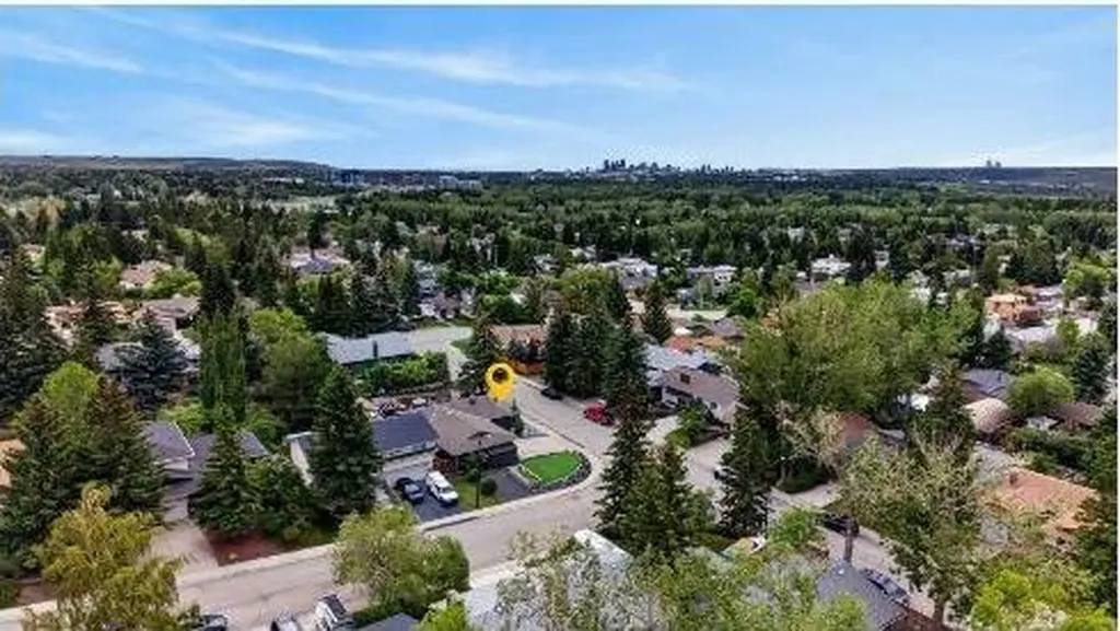 104 Silver Springs Green NW Calgary AB T3B 3Y9