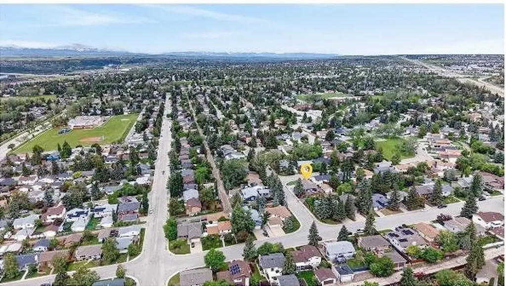 104 Silver Springs Green NW Calgary AB T3B 3Y9