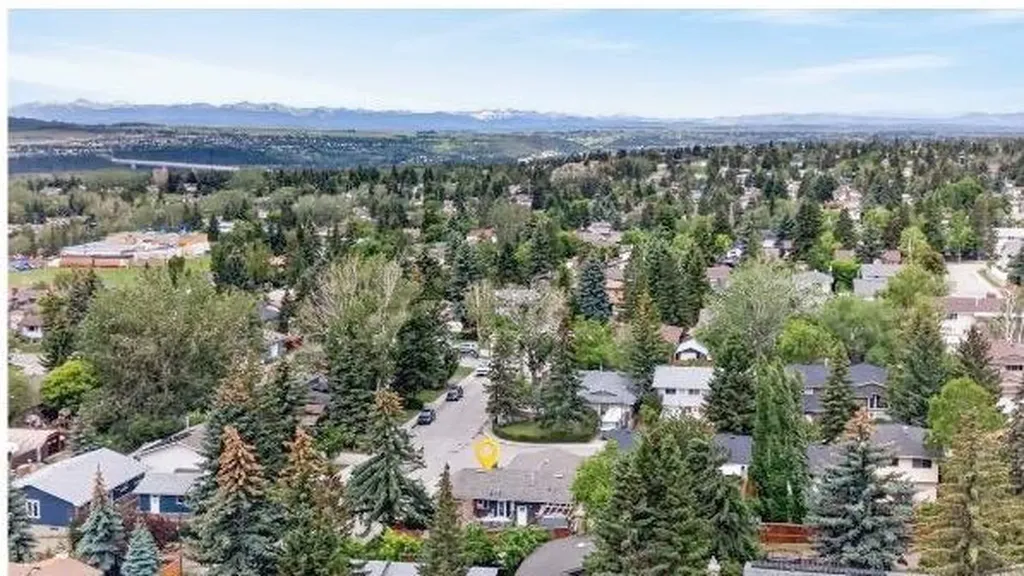 104 Silver Springs Green NW Calgary AB T3B 3Y9