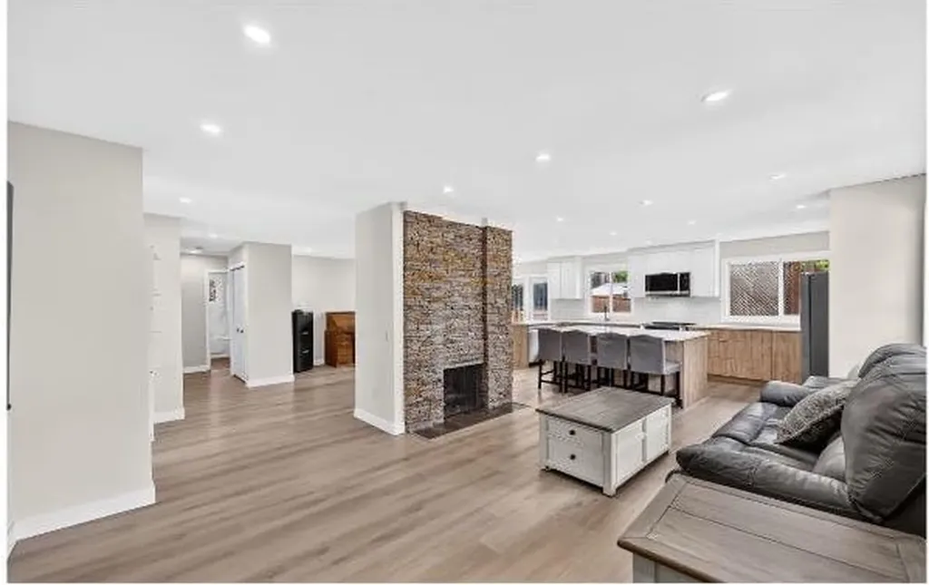 104 Silver Springs Green NW Calgary AB T3B 3Y9