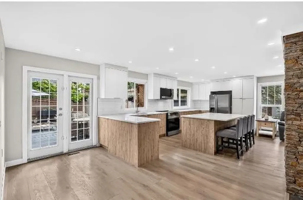 104 Silver Springs Green NW Calgary AB T3B 3Y9