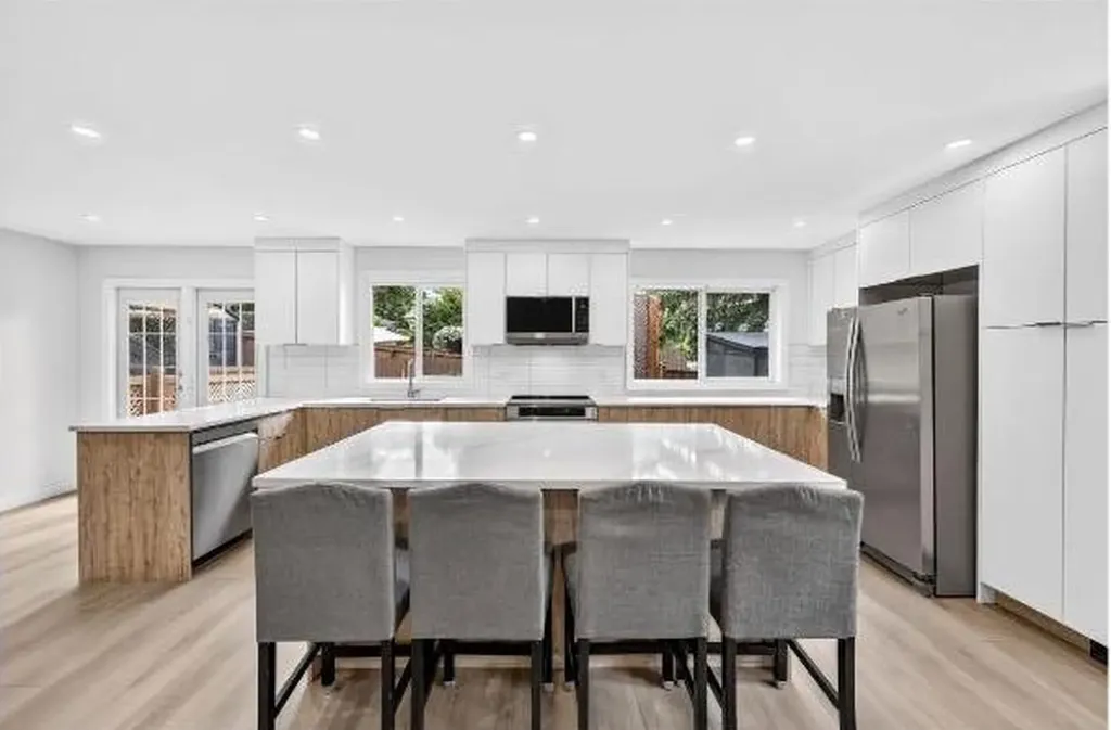 104 Silver Springs Green NW Calgary AB T3B 3Y9