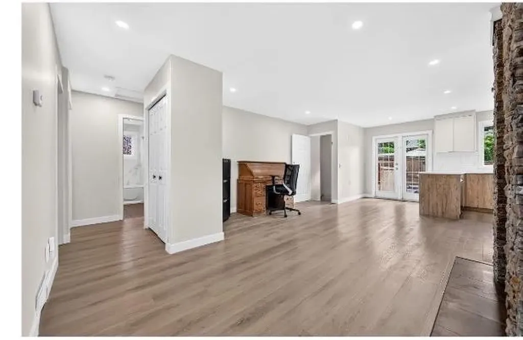 104 Silver Springs Green NW Calgary AB T3B 3Y9