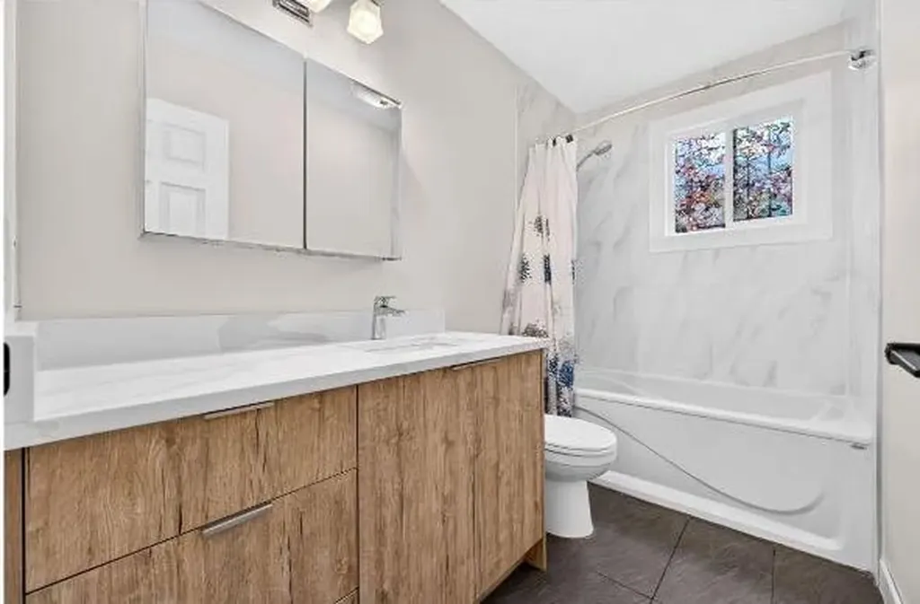 104 Silver Springs Green NW Calgary AB T3B 3Y9