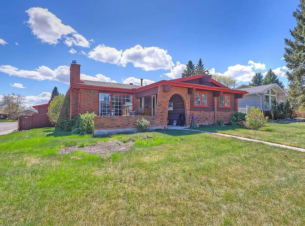 728 Parkvalley Road SE Calgary AB T2J 4V8