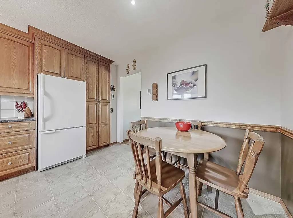 728 Parkvalley Road SE Calgary AB T2J 4V8