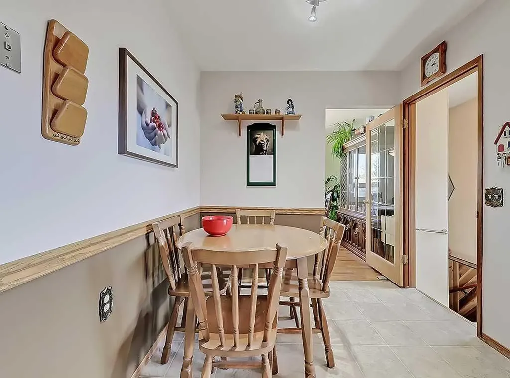 728 Parkvalley Road SE Calgary AB T2J 4V8