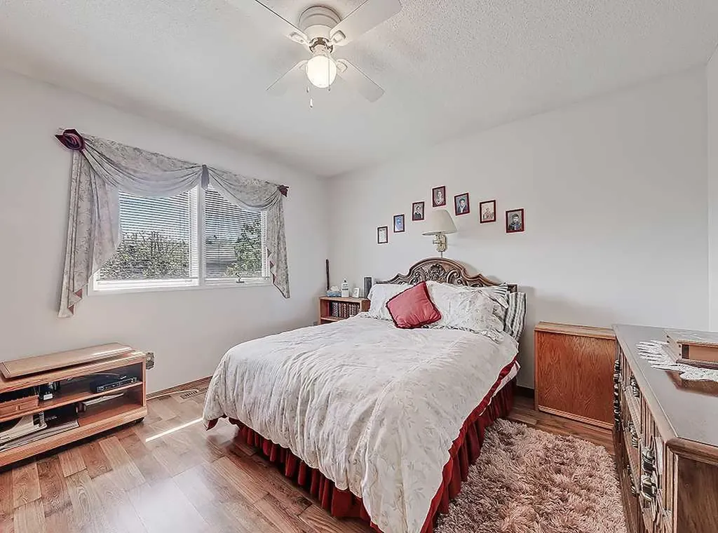 728 Parkvalley Road SE Calgary AB T2J 4V8