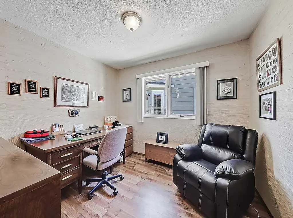 728 Parkvalley Road SE Calgary AB T2J 4V8