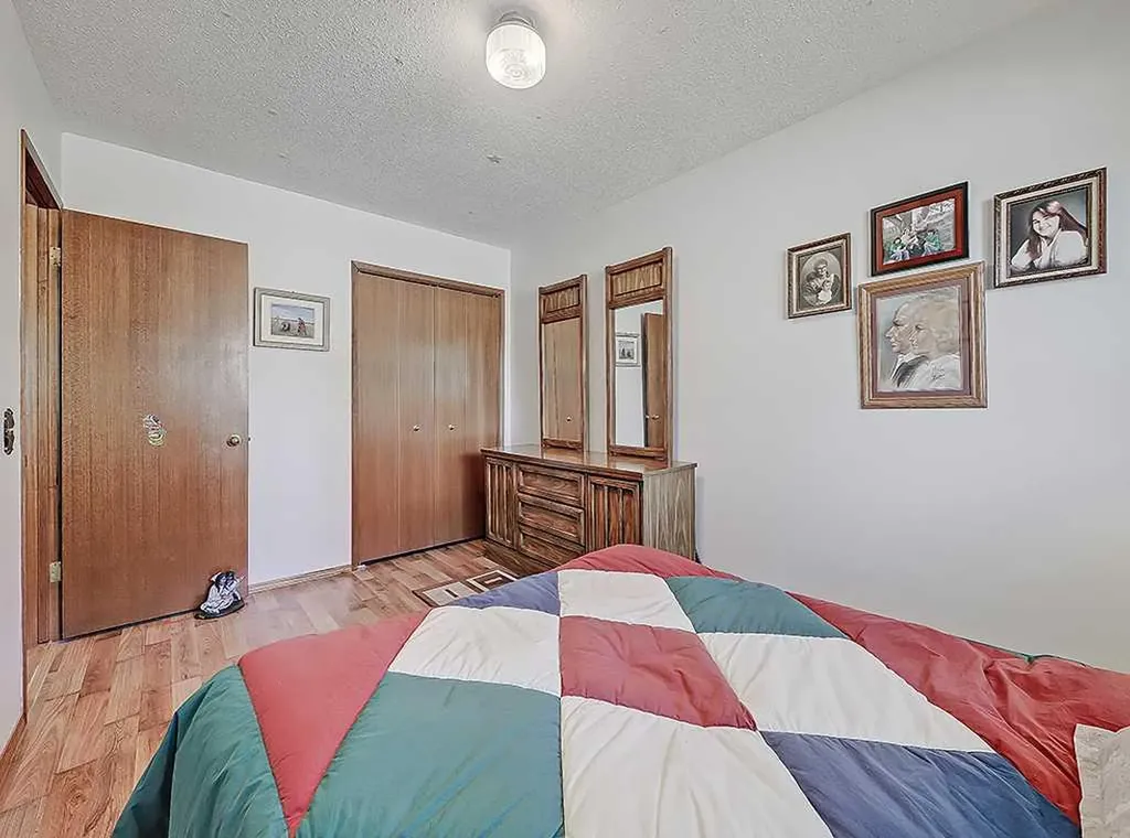 728 Parkvalley Road SE Calgary AB T2J 4V8