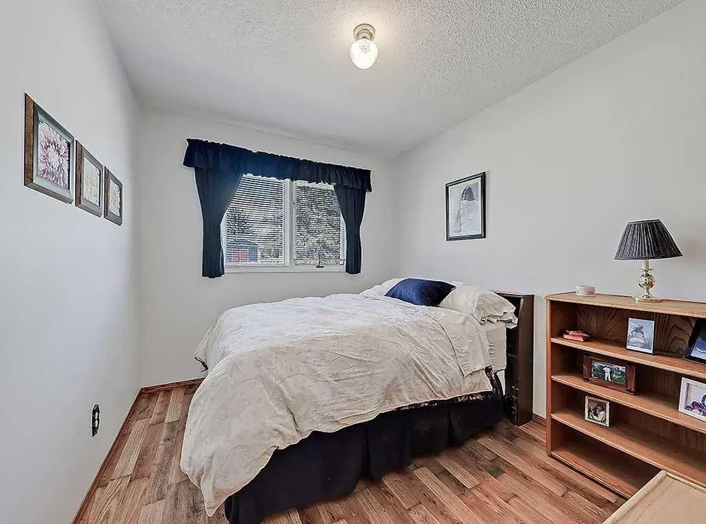 728 Parkvalley Road SE Calgary AB T2J 4V8