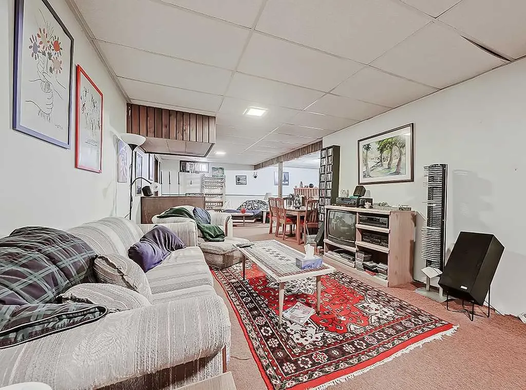 728 Parkvalley Road SE Calgary AB T2J 4V8