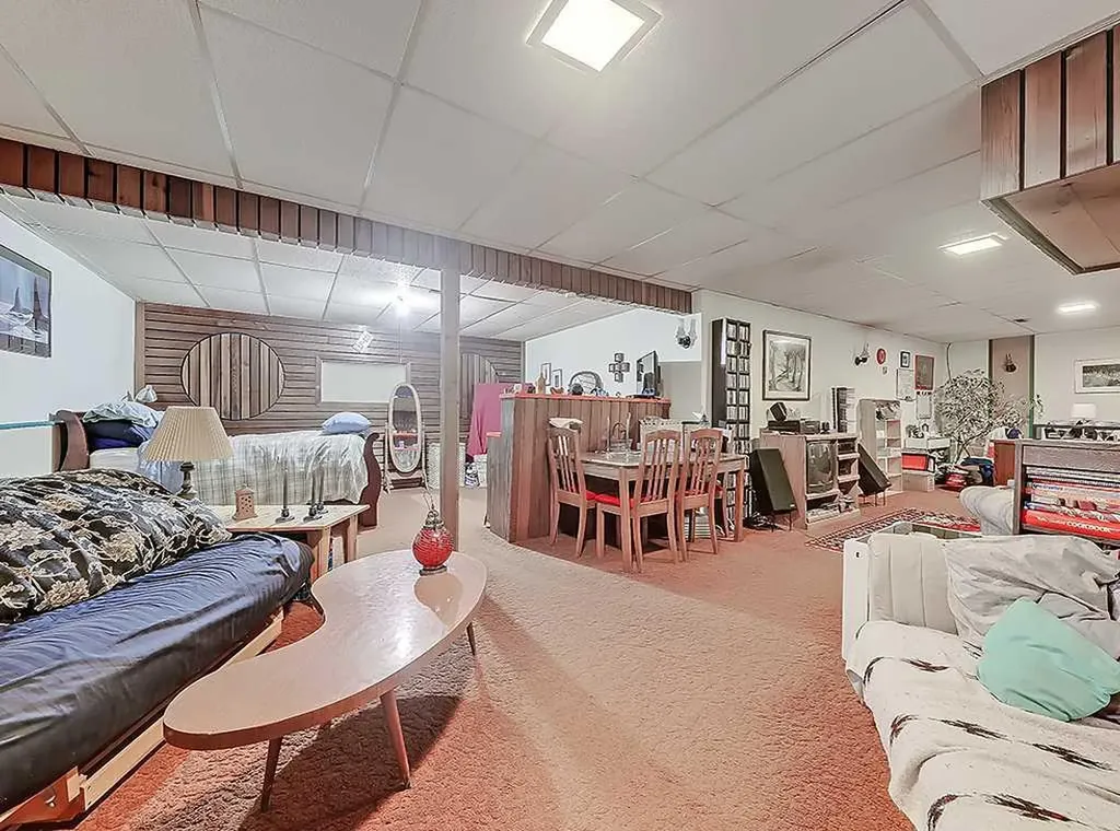 728 Parkvalley Road SE Calgary AB T2J 4V8