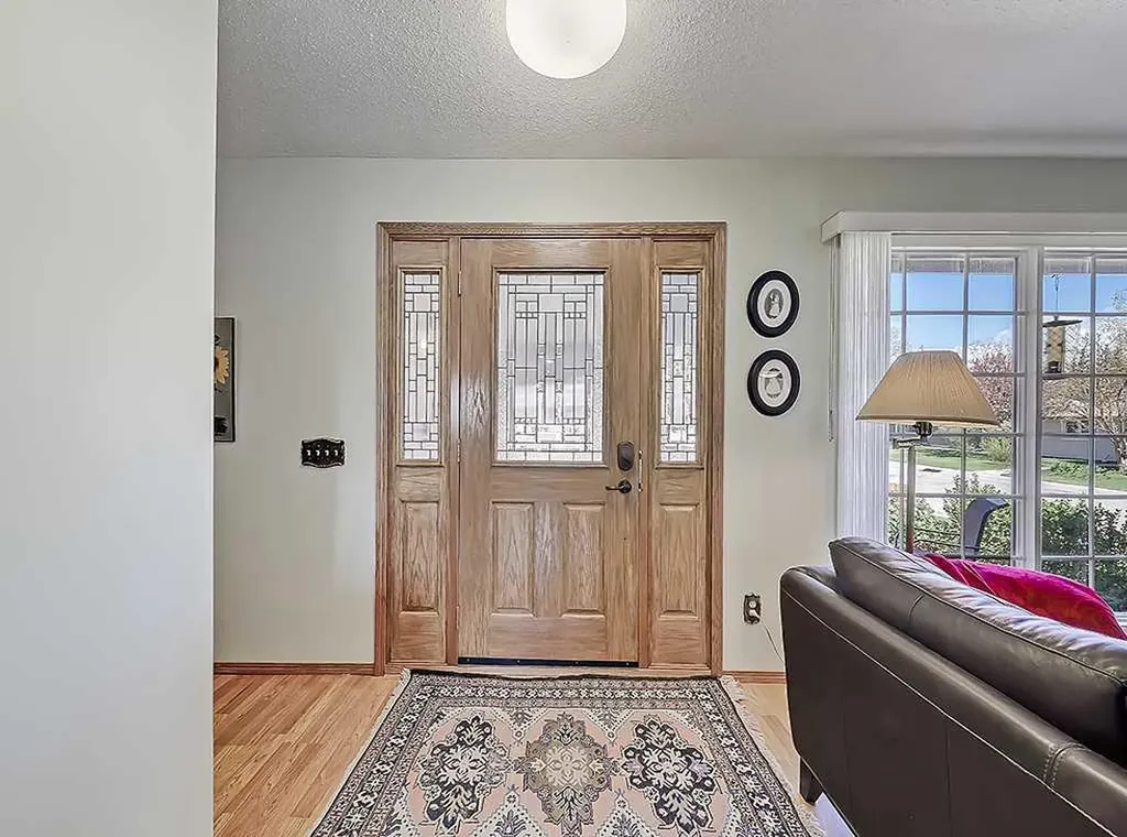 728 Parkvalley Road SE Calgary AB T2J 4V8