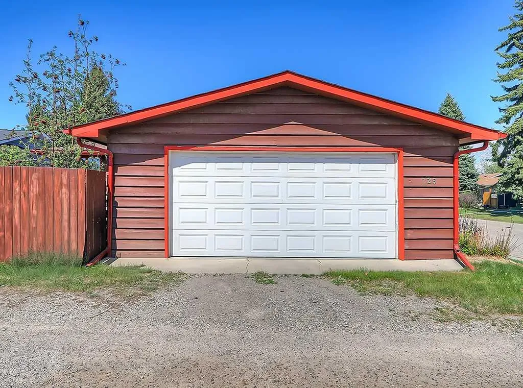 728 Parkvalley Road SE Calgary AB T2J 4V8
