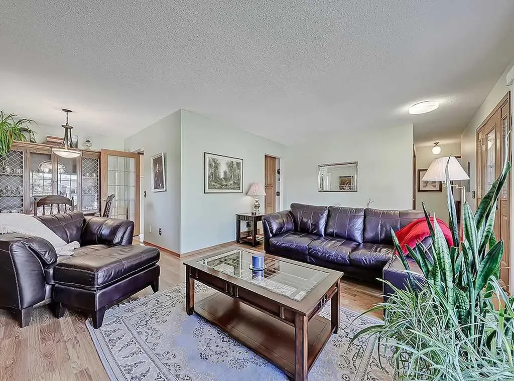 728 Parkvalley Road SE Calgary AB T2J 4V8