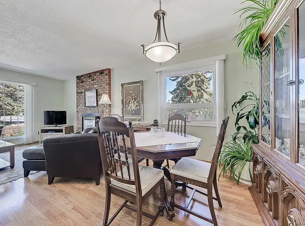 728 Parkvalley Road SE Calgary AB T2J 4V8