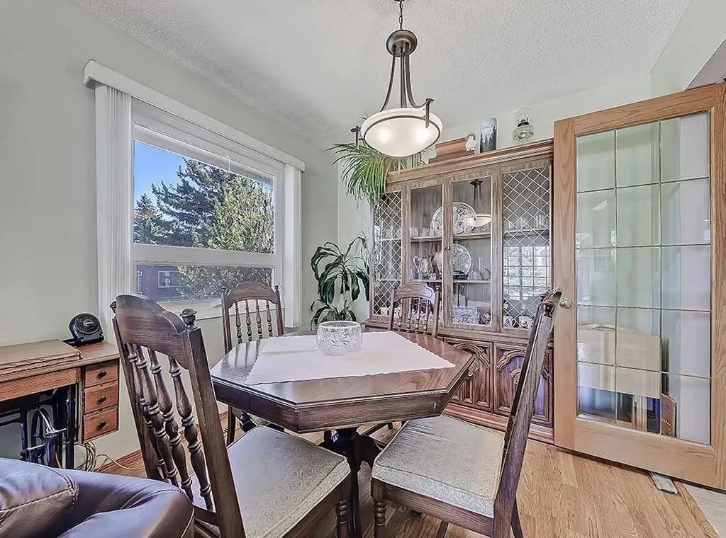 728 Parkvalley Road SE Calgary AB T2J 4V8