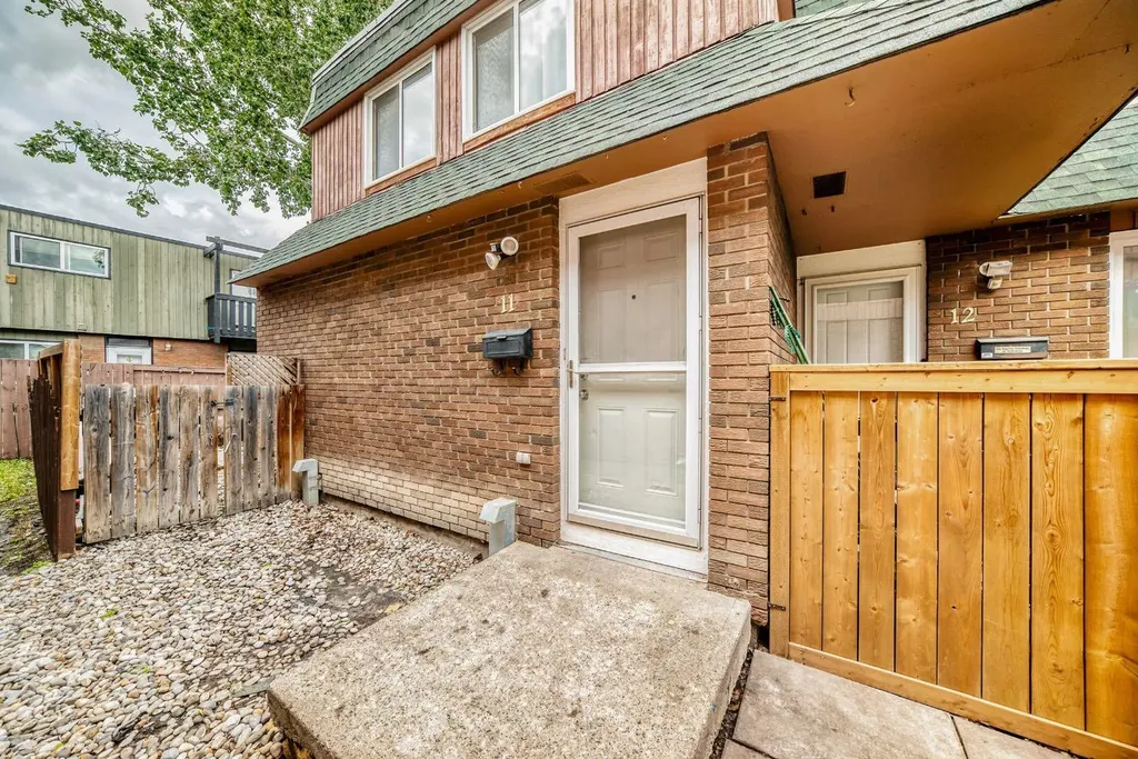11240 6 Street SW Calgary AB T2W1V9