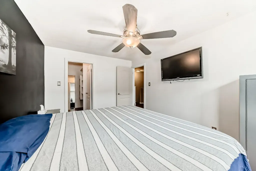 11240 6 Street SW Calgary AB T2W1V9