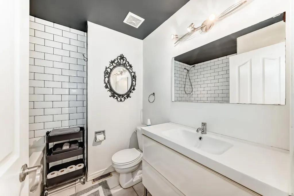 11240 6 Street SW Calgary AB T2W1V9