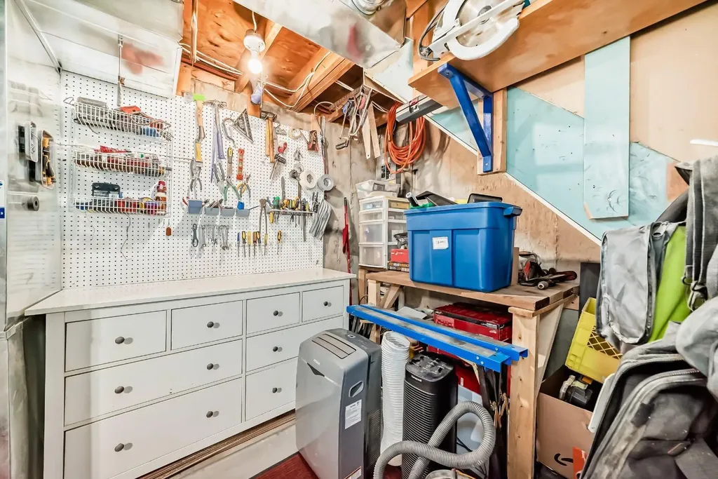 11240 6 Street SW Calgary AB T2W1V9