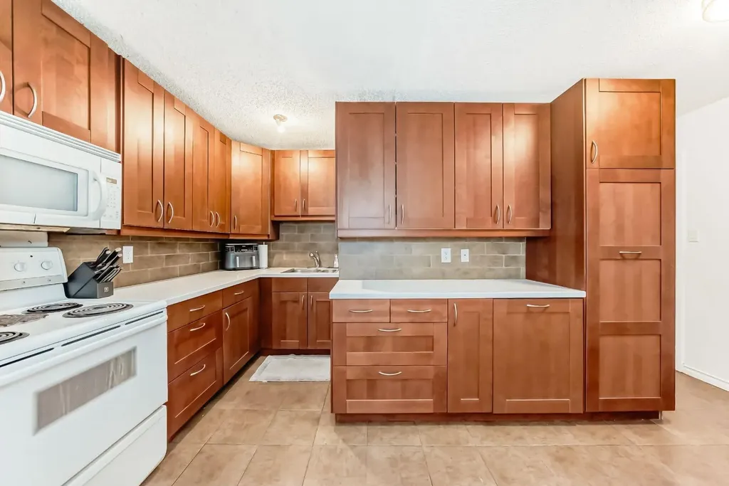 11240 6 Street SW Calgary AB T2W1V9