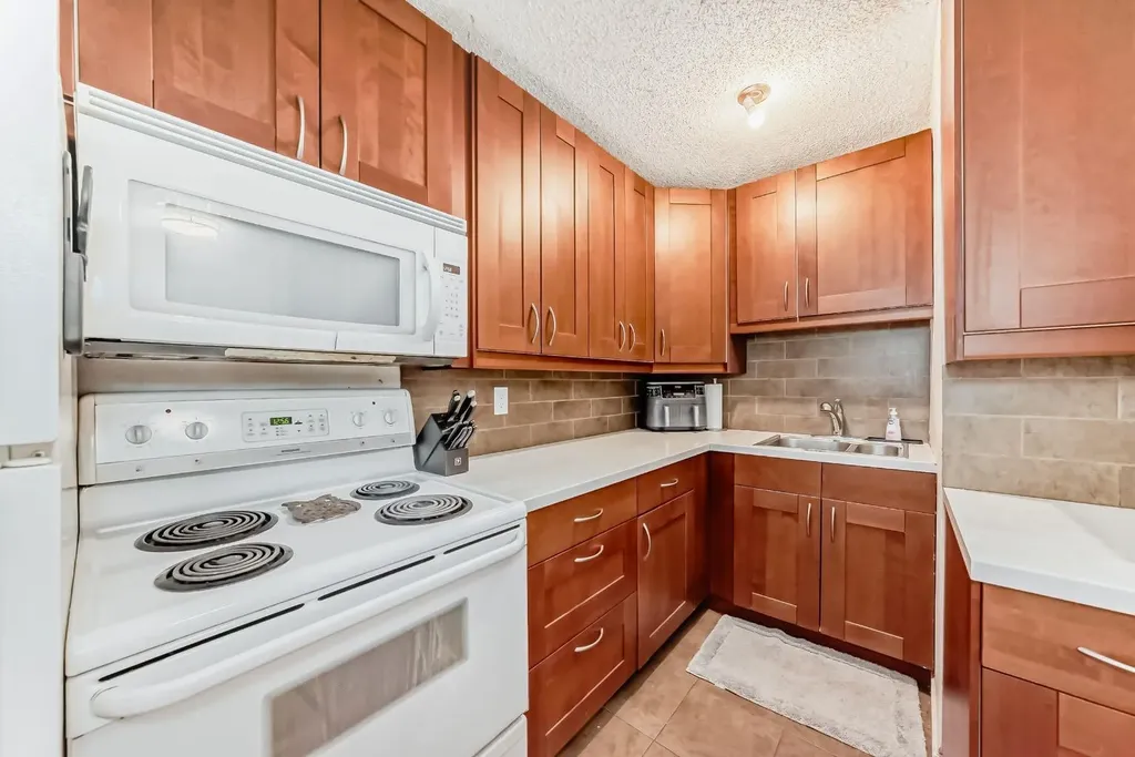 11240 6 Street SW Calgary AB T2W1V9